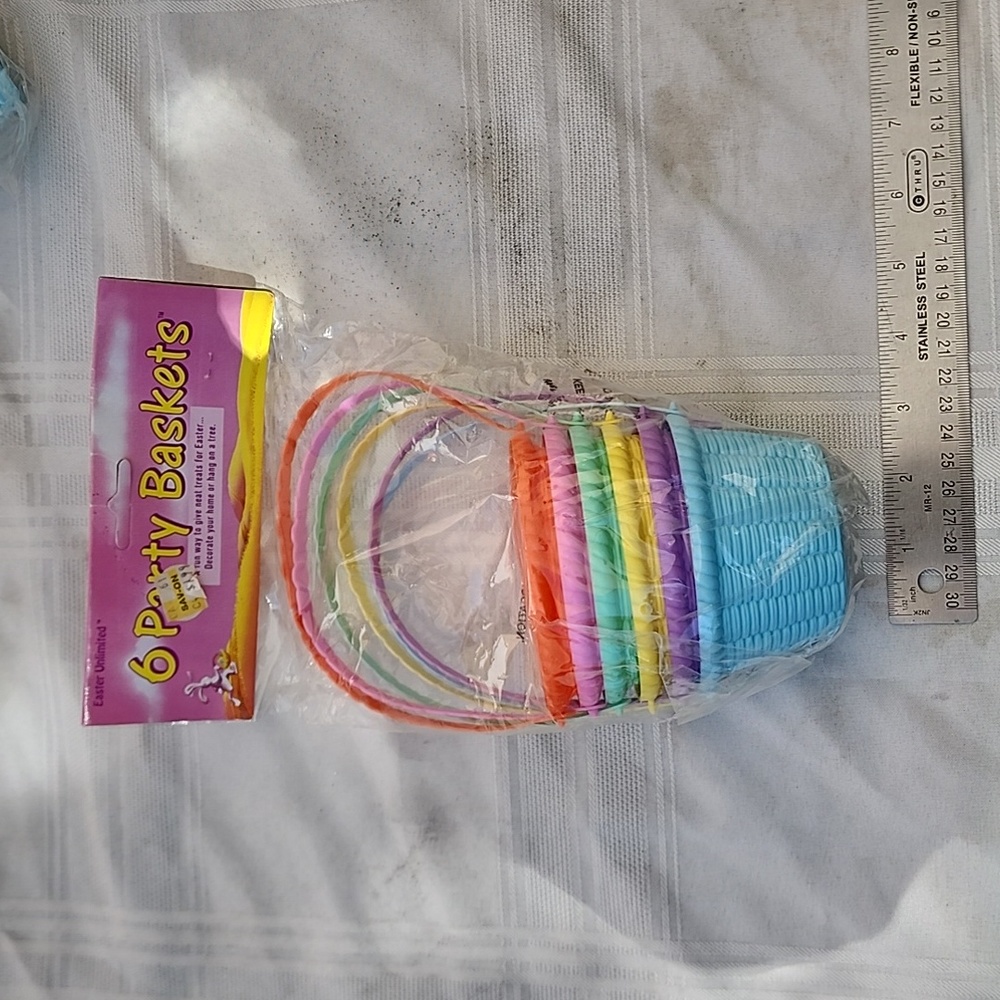 Six - Pack of 6 Easter Party Baskets - Picture 6 of 7